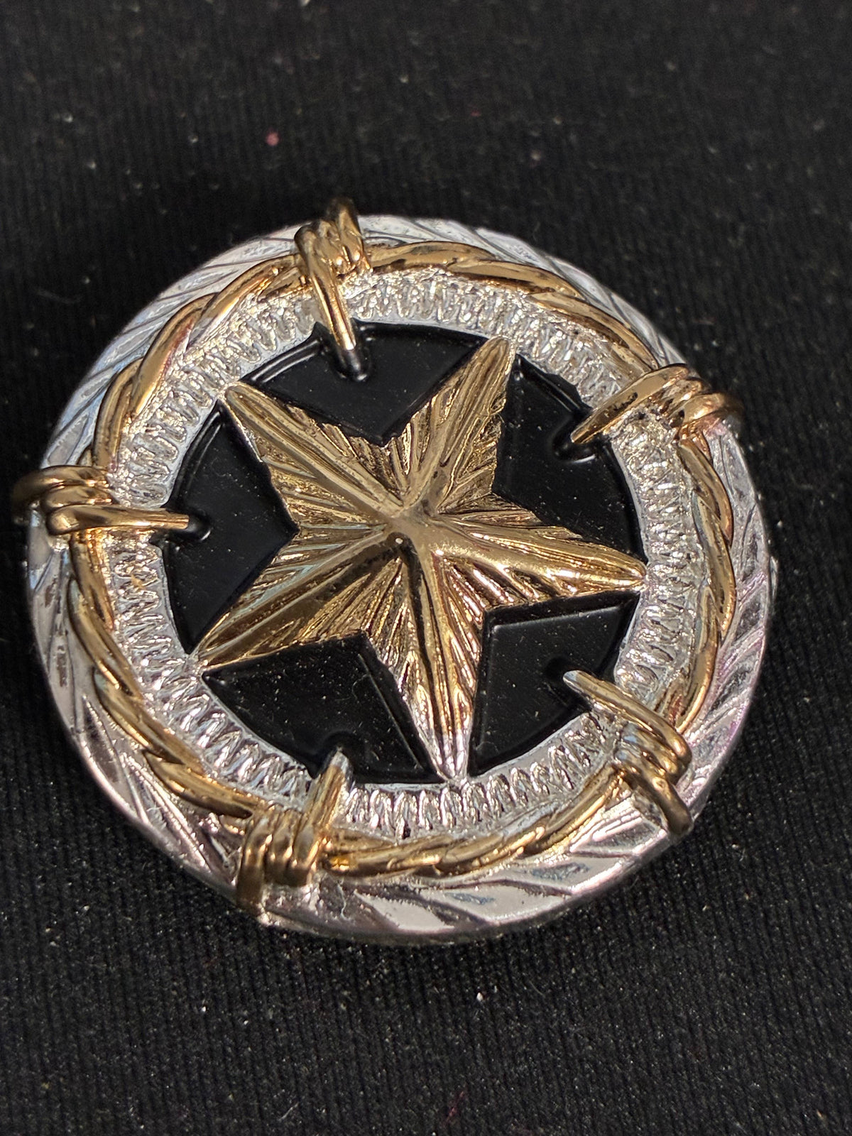 Barbed wire star screw back Concho